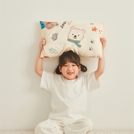 91家纺网 家纺一手货源 找家纺 艾佳宝贝 2025新款A类全棉纯棉儿童单枕套多尺寸可拆式枕头 憨憨萌熊