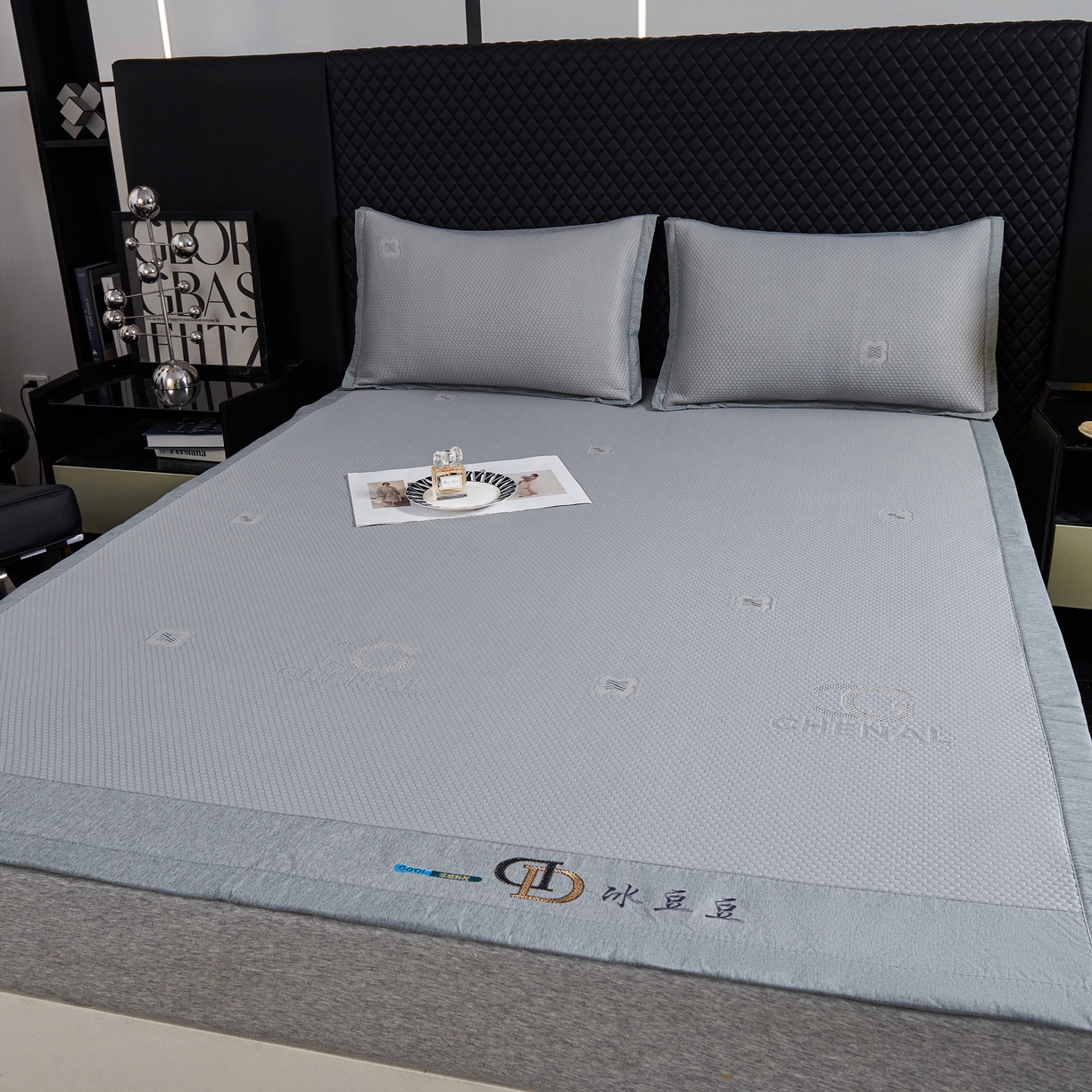 91家纺网 家纺一手货源 找家纺 青雅席业 2025年新款凉感因子母婴级凉感丝豆豆席 香奈儿-灰