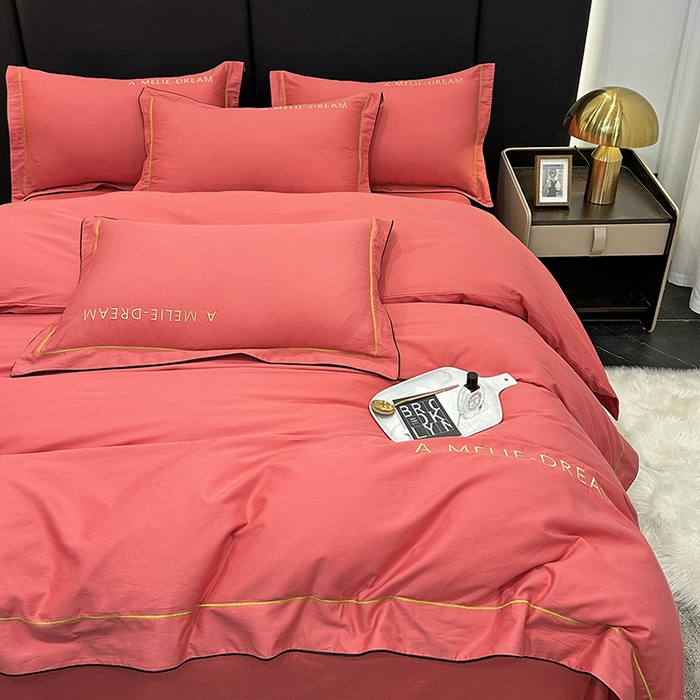 91家纺网 家纺一手货源 找家纺 宇彬家纺 2025新款直播热款13374全棉母婴级压线一字绣宽边枕套被套纯色滚边麻绳四件套贡缎新疆长绒 梦系列-宝石红