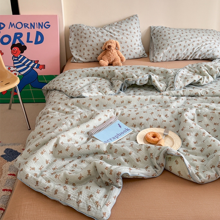 91家纺网 家纺一手货源 找家纺 萝莉家纺 2025新款软软糯糯双层皱皱纱单夏被 夏被四件套 熊仔