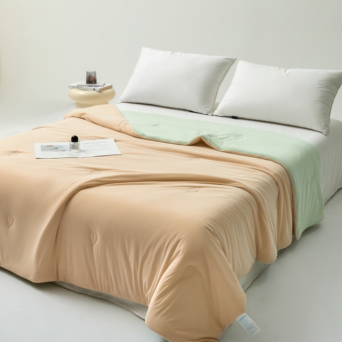 91家纺网 家纺一手货源 找家纺 欧邦 2025新款全消光冰皮凉感锦氨夏被 双拼-驼绿