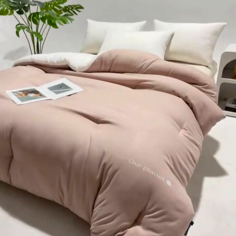 91家纺网 家纺一手货源 找家纺 龙图家纺 2025新款星球深睡被 卡其粉