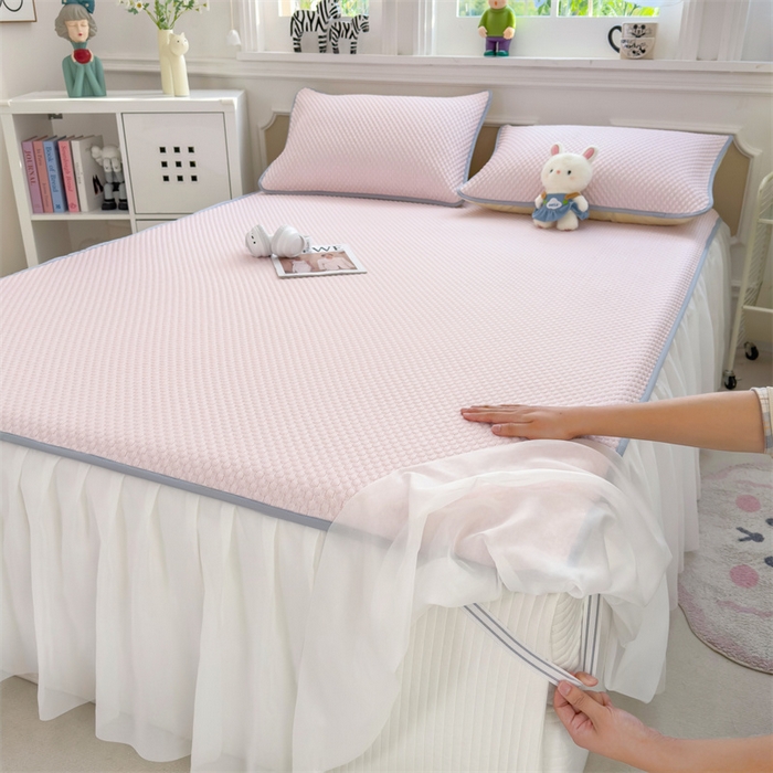 91家纺网 家纺一手货源 找家纺 丝幔家纺 2025新款A类冰豆豆花边款凉席床裙 悠粉