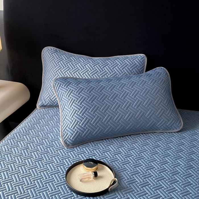 91家纺网 家纺一手货源 找家纺 欧邦 2025新款加厚纯色凉席四件套--夏被四件套 饼干花-宝蓝