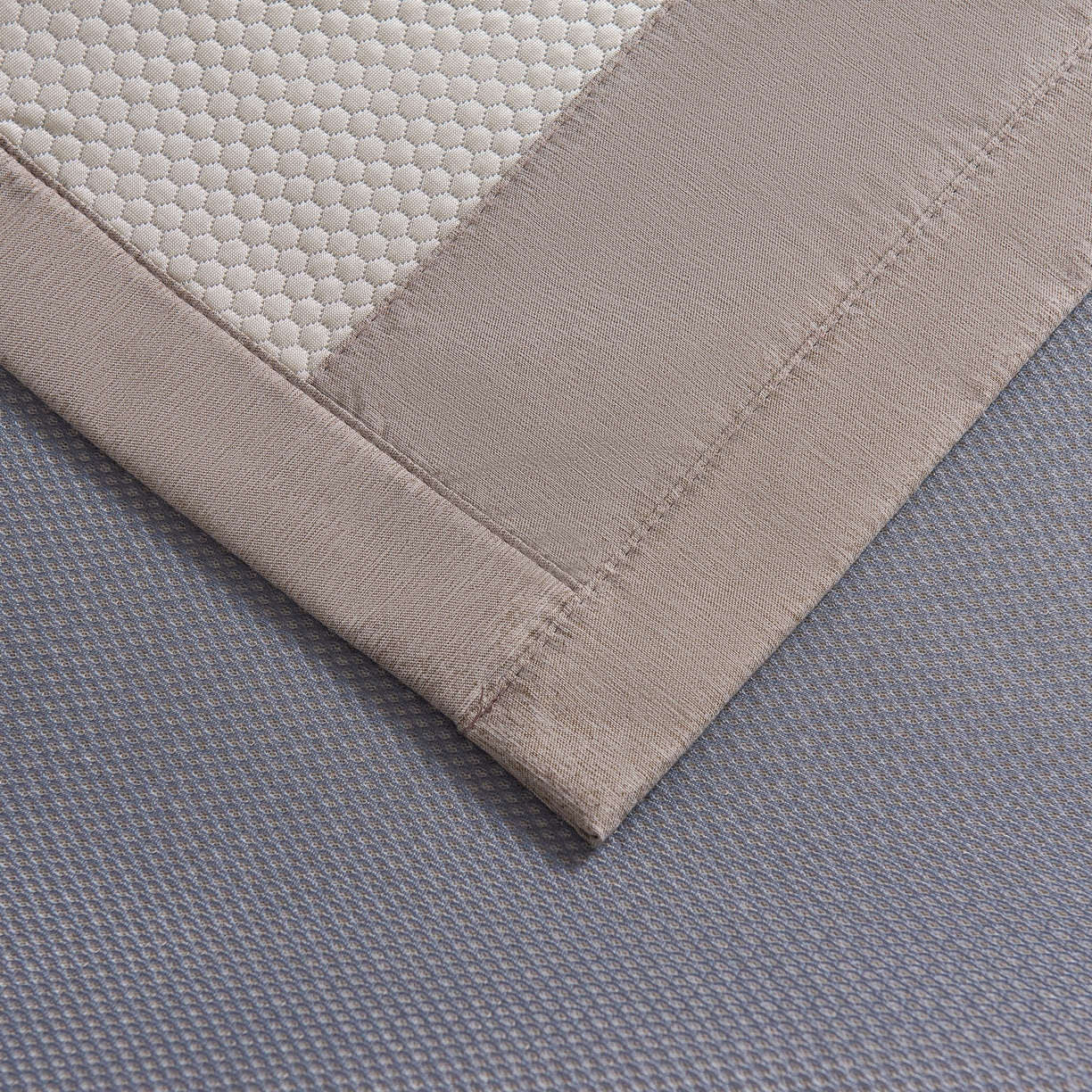 91家纺网 家纺一手货源 找家纺 青雅席业 2025年新款凉感因子母婴级凉感丝豆豆席 香奈儿-香槟