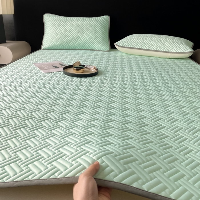 91家纺网 家纺一手货源 找家纺 欧邦 2025新款加厚纯色凉席四件套--凉席三件套 饼干花-水绿