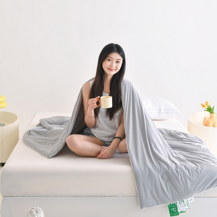 91家纺网 家纺一手货源 找家纺 圣尔雅2025新款A类高克重锦纶氨纶黑科技凉感夏被冰激凌空调被夏凉被 太空灰