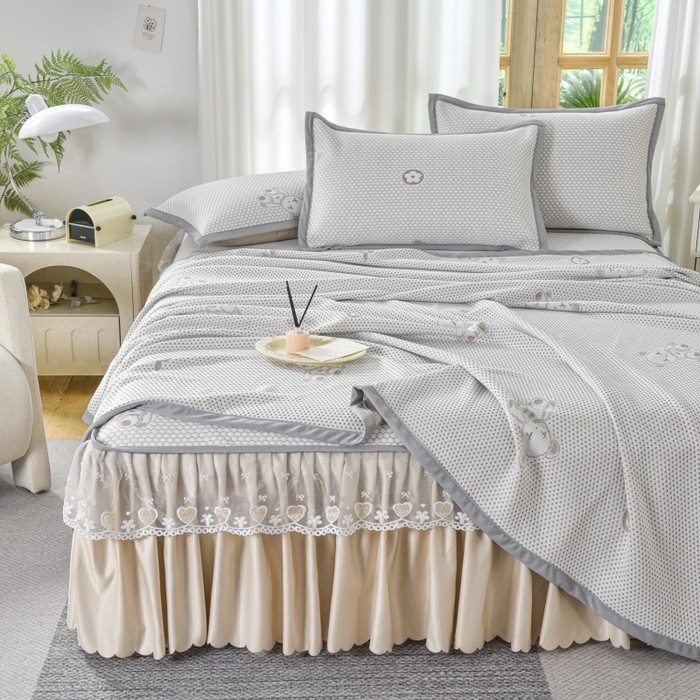 91家纺网 家纺一手货源 找家纺 品乐家纺  2025新款床裙款提花冰豆豆套件凉席席子 浅驼