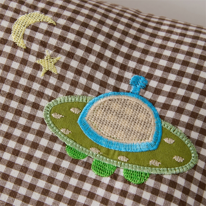 91家纺网 家纺一手货源 找家纺 大熊枕芯  2025新款贴布绣全棉水洗棉儿童荞麦枕 贴布绣-飞船（枕套+荞麦壳内胆30*50cm）