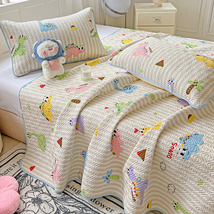 91家纺网 家纺一手货源 找家纺 羽爱家纺 2025新款A类双面全棉印花床盖套件 动漫恐龙