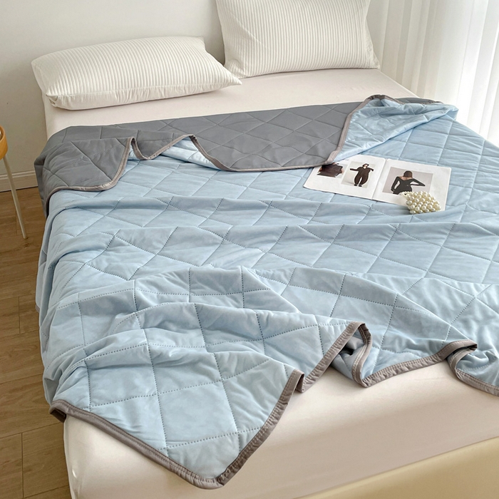 91家纺网 家纺一手货源 找家纺 富艺隆 2025新款纯色凉感丝夏被 浅天蓝