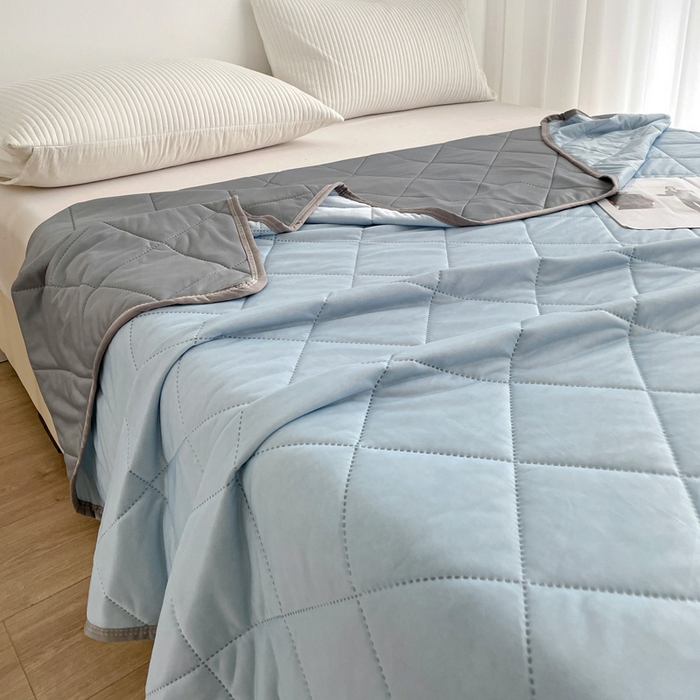 91家纺网 家纺一手货源 找家纺 富艺隆 2025新款纯色凉感丝夏被 浅天蓝