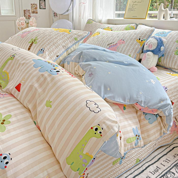 91家纺网 家纺一手货源 找家纺 羽爱家纺 2025新款A类双面全棉印花床盖套件 动漫恐龙