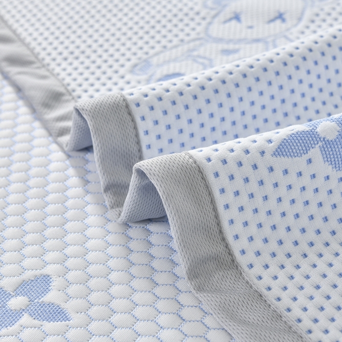 91家纺网 家纺一手货源 找家纺 品乐家纺  2025新款床裙款提花冰豆豆套件凉席席子 蓝色