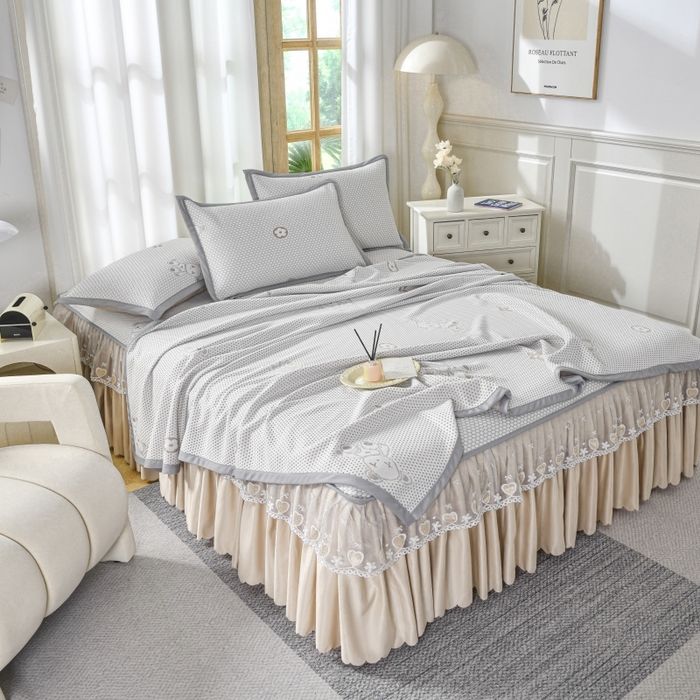 91家纺网 家纺一手货源 找家纺 品乐家纺  2025新款床裙款提花冰豆豆套件凉席席子 浅驼