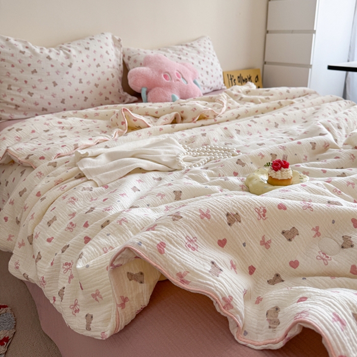 91家纺网 家纺一手货源 找家纺 萝莉家纺 2025新款软软糯糯双层皱皱纱单夏被 夏被四件套 蝴蝶结熊