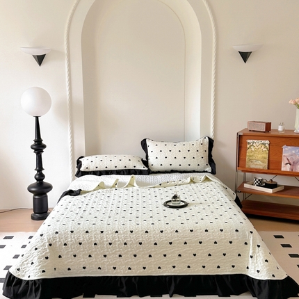 91家纺网 家纺一手货源 找家纺 韩秀家纺 2025法式赫本风四季跑量款花边夹棉床盖加厚水洗棉泡泡棉糯感印花韩版床盖三件套小清新榻榻米绗缝床盖夹棉床盖纯色床盖印花床盖 星语星愿