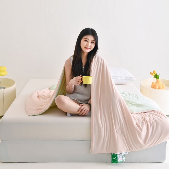 91家纺网 家纺一手货源 找家纺 圣尔雅2025新款A类高克重锦纶氨纶黑科技凉感夏被冰激凌空调被夏凉被 樱花粉+绿