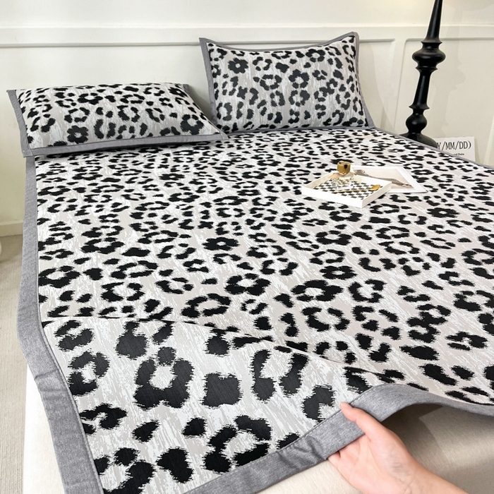 91家纺网 家纺一手货源 找家纺 子曰 2025新款高定版A类PE聚乙烯凉感凉席提花凉席 豹纹-灰