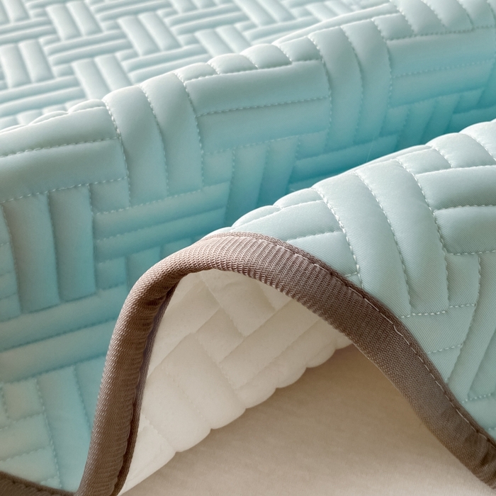 91家纺网 家纺一手货源 找家纺 欧邦 2025新款加厚纯色凉席四件套--夏被四件套 饼干花-湖蓝