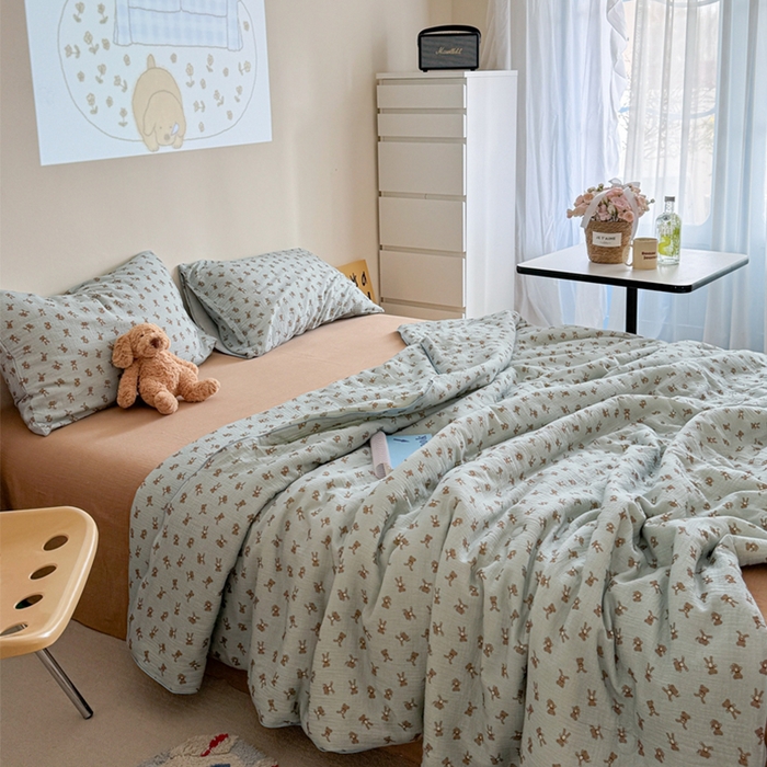 91家纺网 家纺一手货源 找家纺 萝莉家纺 2025新款软软糯糯双层皱皱纱单夏被 夏被四件套 熊仔