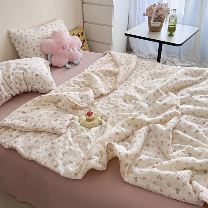 91家纺网 家纺一手货源 找家纺 萝莉家纺 2025新款软软糯糯双层皱皱纱单夏被 夏被四件套 蝴蝶结熊