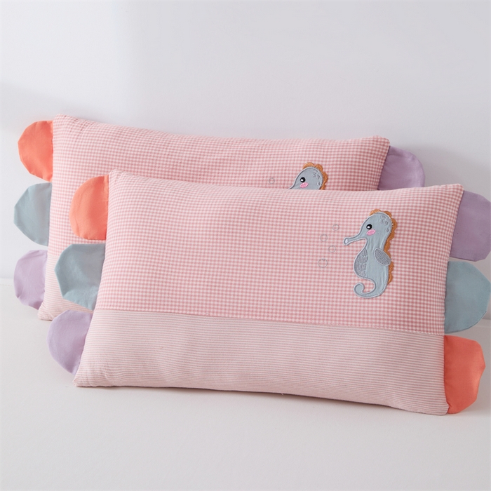 91家纺网 家纺一手货源 找家纺 大熊枕芯  2025新款贴布绣全棉水洗棉儿童荞麦枕 贴布绣-海马（枕套+荞麦壳内胆30*50cm）