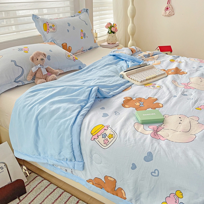 91家纺网 家纺一手货源 找家纺 富艺隆 2025新款水洗棉印花夏被 小猫逃离记