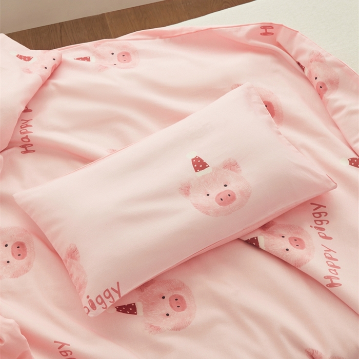 91家纺网 家纺一手货源 找家纺 艾佳宝贝 2025新款A类全棉纯棉儿童单枕套多尺寸可拆式枕头 乖巧萌猪