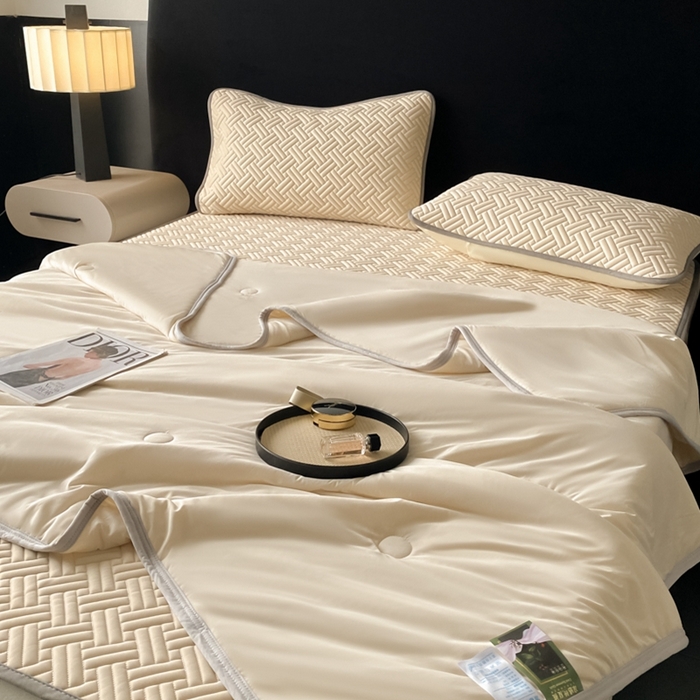 91家纺网 家纺一手货源 找家纺 欧邦 2025新款加厚纯色凉席四件套--夏被四件套 饼干花-米杏