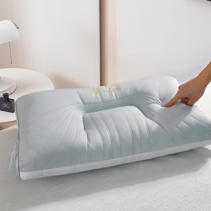 91家纺网 家纺一手货源 找家纺 大熊枕芯  2025新款spa云感刺绣冰丝枕 冰丝护颈枕冰蓝高枕一只