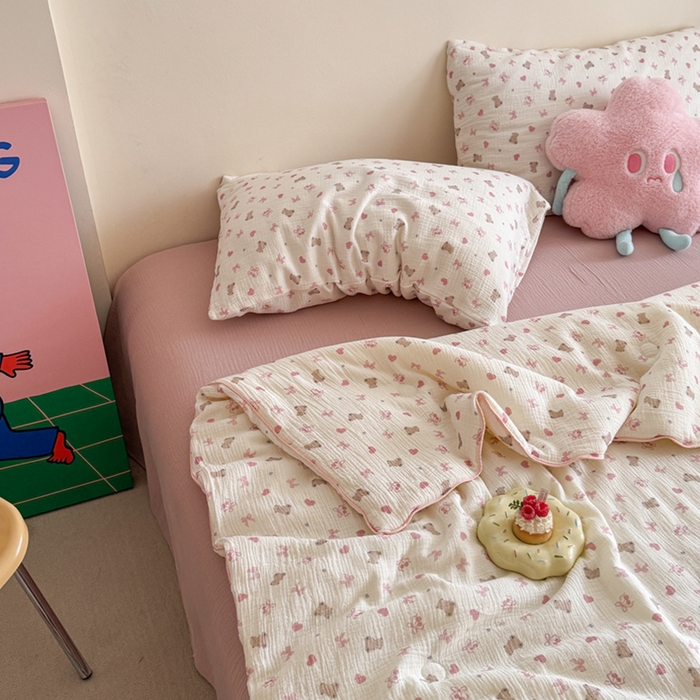 91家纺网 家纺一手货源 找家纺 萝莉家纺 2025新款软软糯糯双层皱皱纱单夏被 夏被四件套 蝴蝶结熊