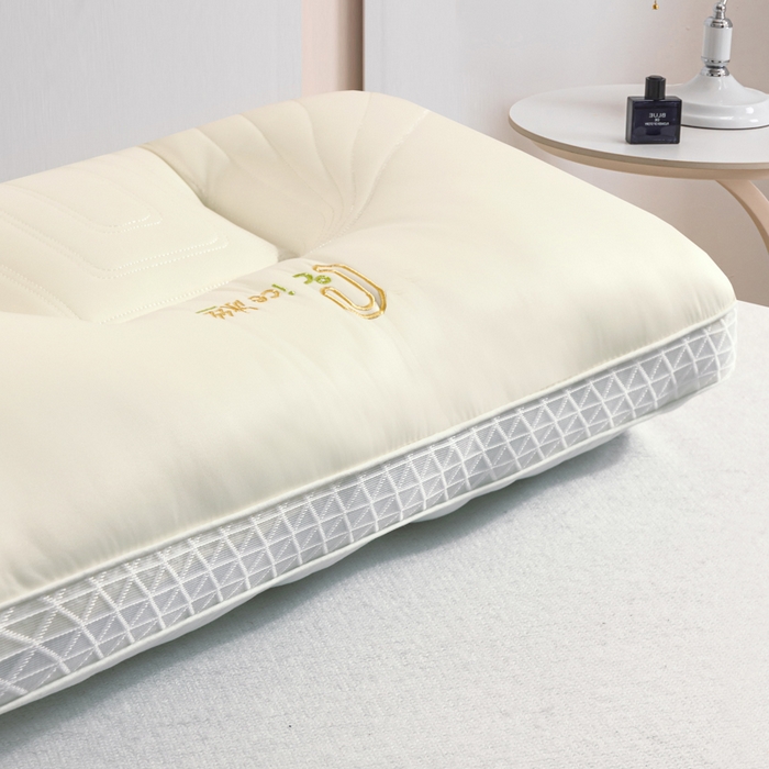 91家纺网 家纺一手货源 找家纺 大熊枕芯  2025新款spa云感刺绣冰丝枕 冰丝护颈枕奶黄高枕一只