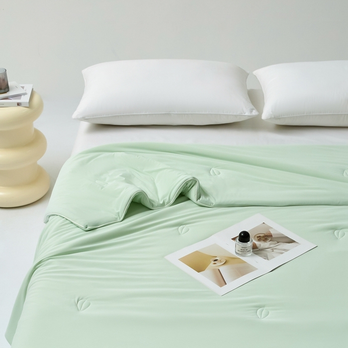 91家纺网 家纺一手货源 找家纺 欧邦 2025新款全消光冰皮凉感锦氨夏被 抹茶绿