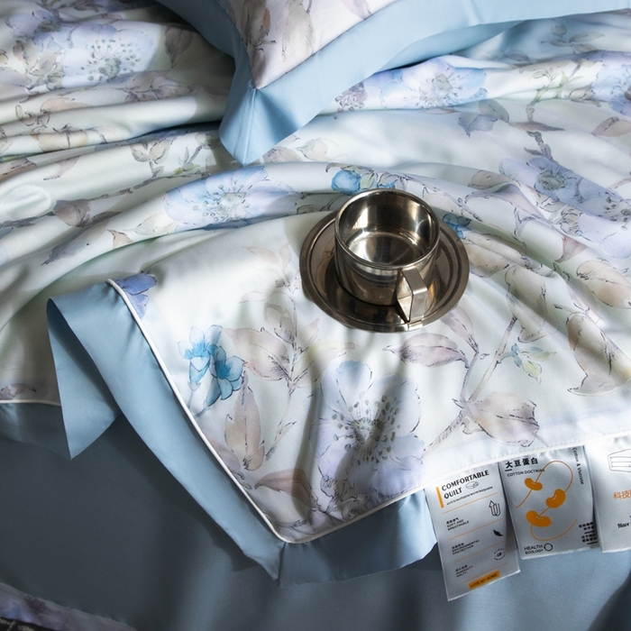91家纺网 家纺一手货源 找家纺 金喜 2025新款天丝夏被夏凉被薄被子套件数码印花夏被四件套 悠蓝挽夏