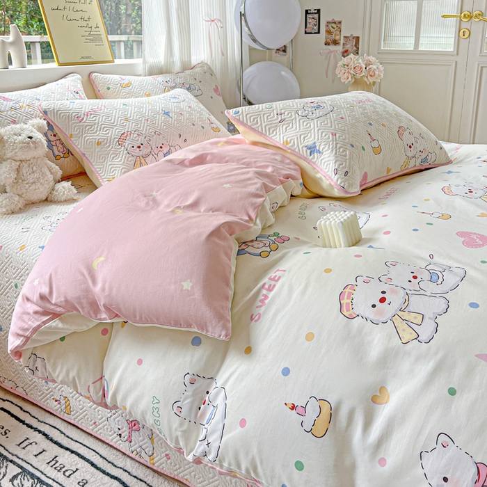 91家纺网 家纺一手货源 找家纺 羽爱家纺 2025新款A类双面全棉印花床盖套件 甜蜜伙伴