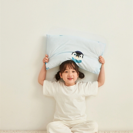 艾佳宝贝 2025新款A类全棉纯棉儿童单枕套多尺寸可拆式枕头 乖萌小企鹅