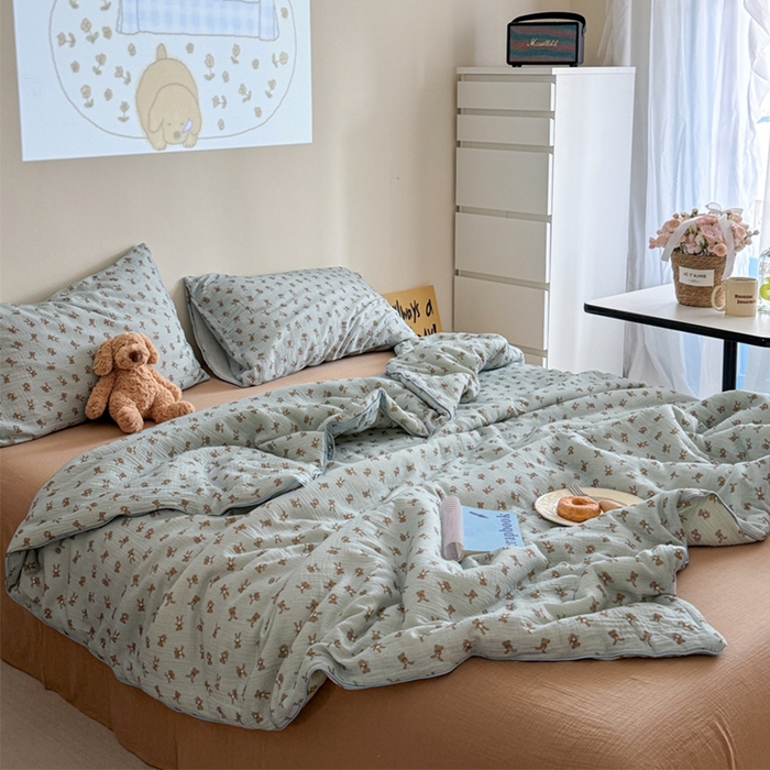 91家纺网 家纺一手货源 找家纺 萝莉家纺 2025新款软软糯糯双层皱皱纱单夏被 夏被四件套 熊仔