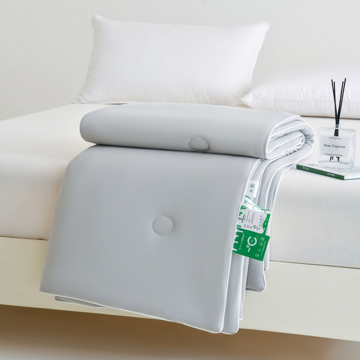 91家纺网 家纺一手货源 找家纺 圣尔雅2025新款A类高克重锦纶氨纶黑科技凉感夏被冰激凌空调被夏凉被 太空灰