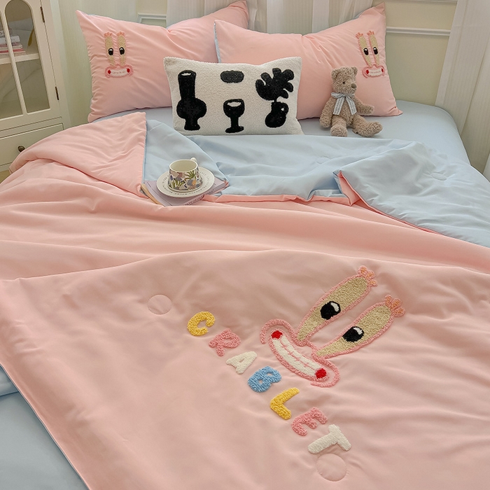 91家纺网 家纺一手货源 找家纺 眠帛家居 2025新款A类水洗皱皱纱毛巾绣夏被四件套 蟹先生