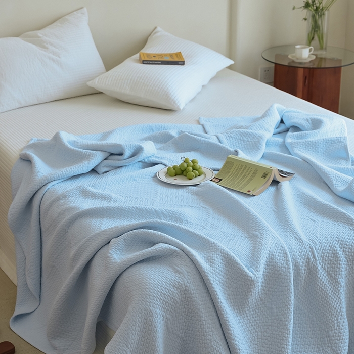 91家纺网 家纺一手货源 找家纺 雯雨家纺2025新款A类全棉加厚六层纱提花纯色盖毯 六层纱-浅蓝