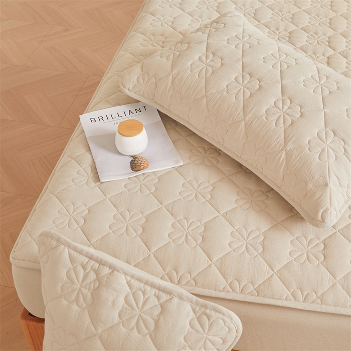 91家纺网 家纺一手货源 找家纺 3C 2025新款A类全棉四叶草防水隔脏床笠 防水 浅语-浅卡其