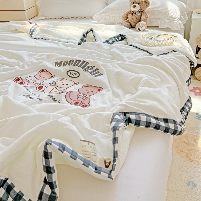 91家纺网 家纺一手货源 找家纺 海岛哥哥 2025年新款绣花夏被 三只小熊-黑