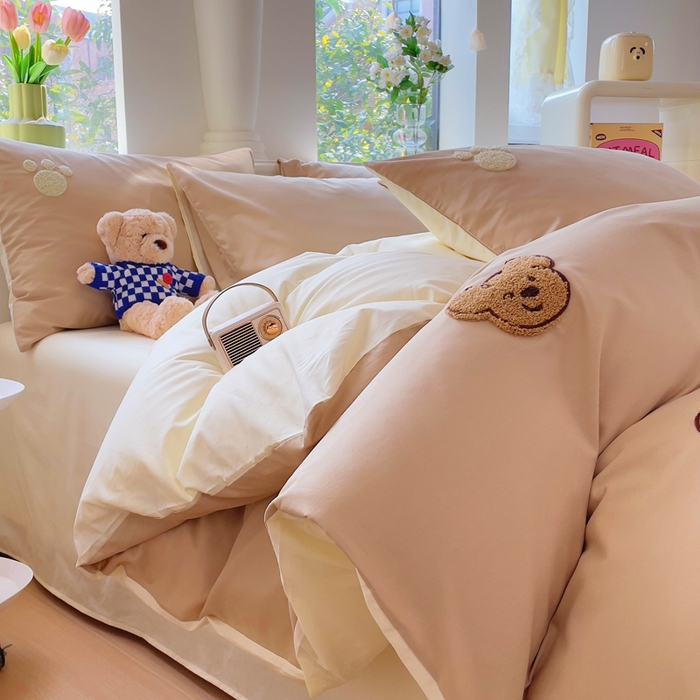 91家纺网 家纺一手货源 找家纺 锦觅家纺  2025新款奶油小清新毛巾绣全棉纯棉四件套-风格一（专版散花必须控价） 萌趣小熊