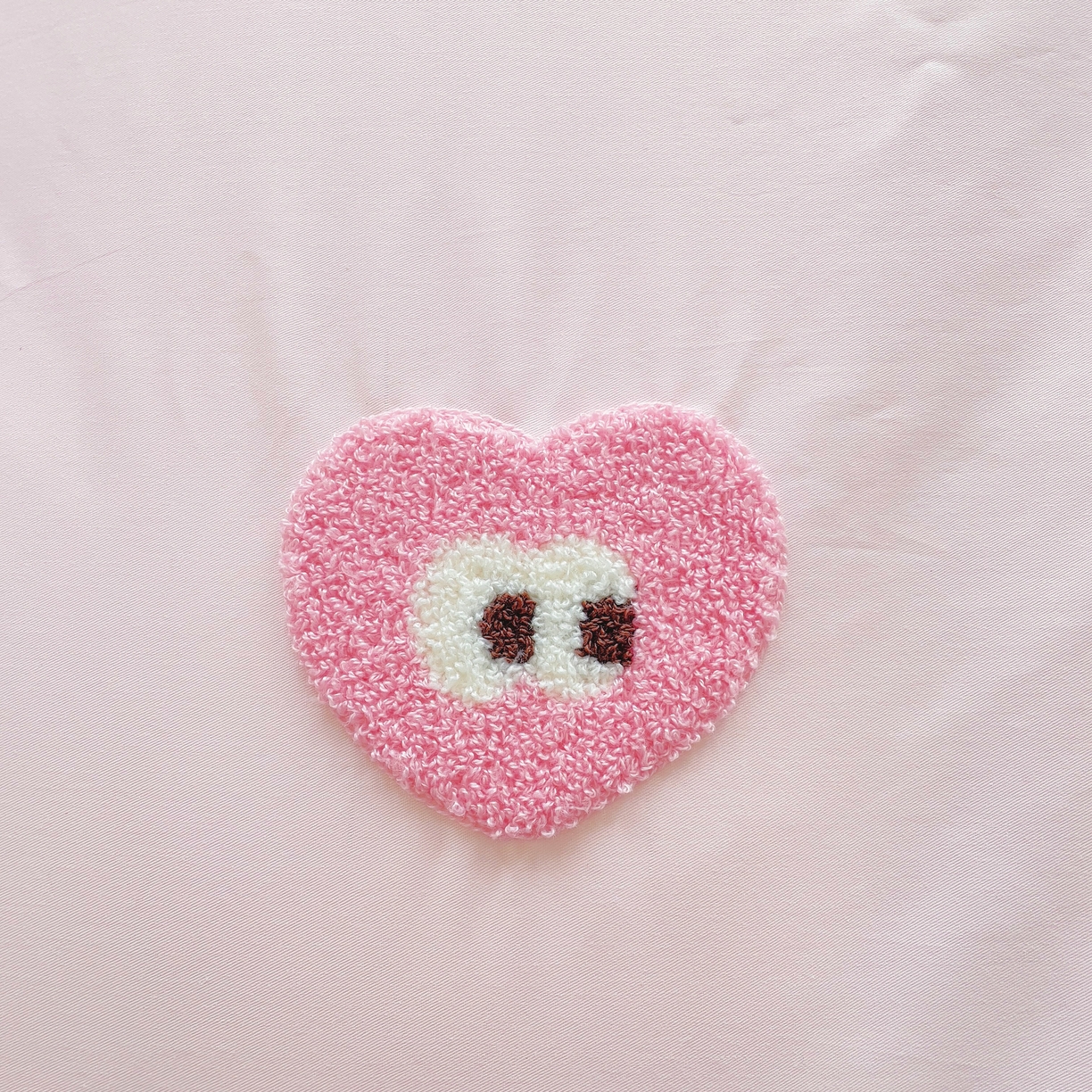 91家纺网 家纺一手货源 找家纺 锦觅家纺  2025新款奶油小清新毛巾绣全棉纯棉四件套-风格一（专版散花必须控价） 大眼爱心