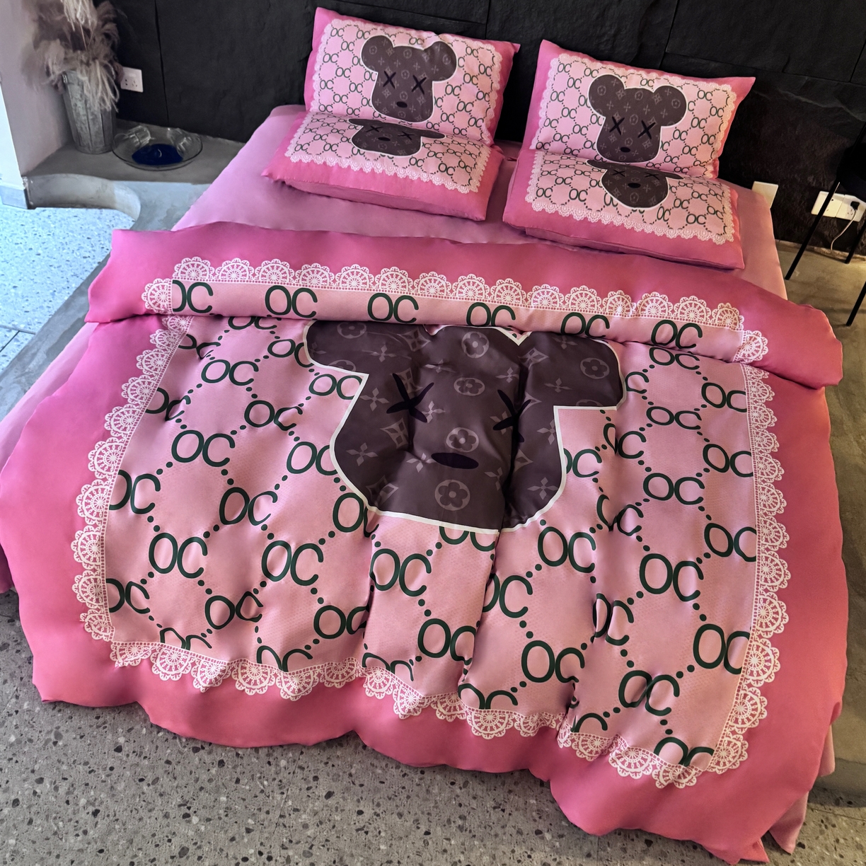 91家纺网 家纺一手货源 找家纺 丽斐 2025新款磨毛数码印花四件套 磨毛粉色ccoco