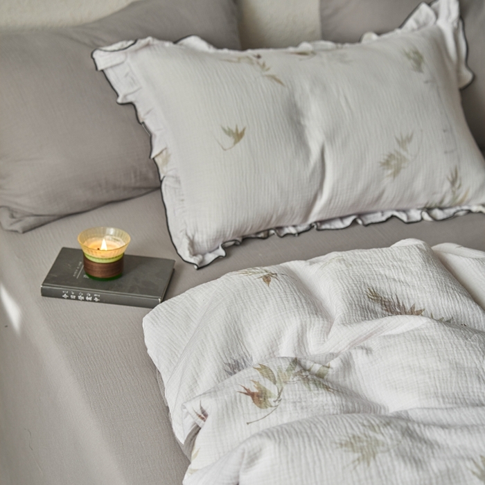 91家纺网 家纺一手货源 找家纺 安莱生活2025年新款全棉精梳棉双层纱绉纱数码印花四件套及夏凉被系列3 水竹烟