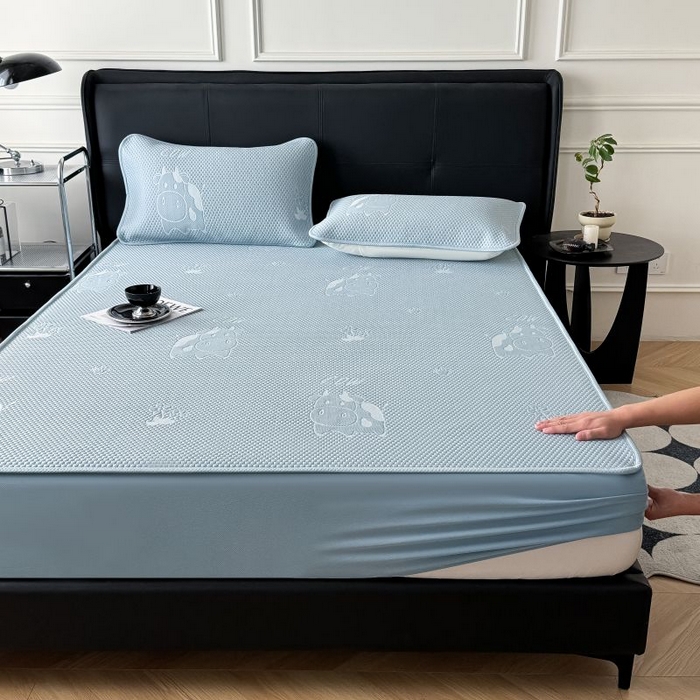 91家纺网 家纺一手货源 找家纺 卡罗兰 2025新款豆豆凉席PE提花豆豆席奶牛系列-床笠款 蓝色