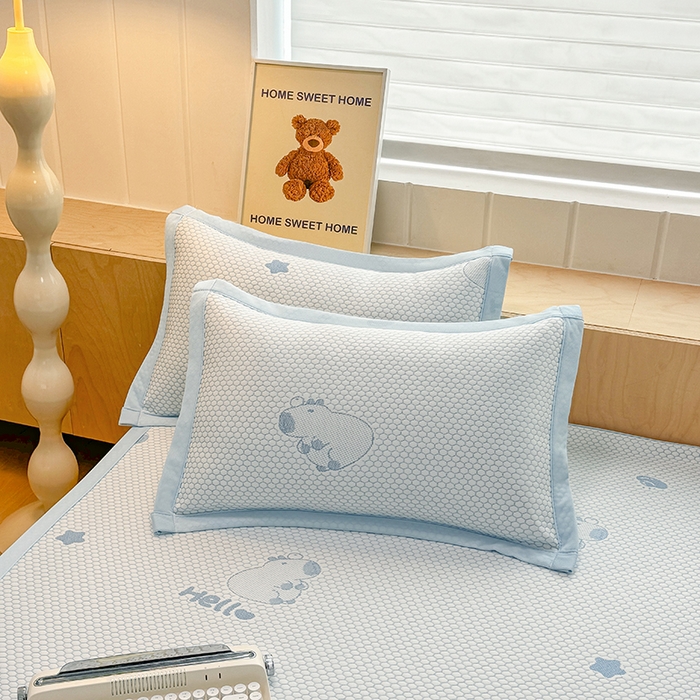 91家纺网 家纺一手货源 找家纺 绣女坊 2025新款冰豆豆提花凉席三件套 卡皮巴拉-蓝