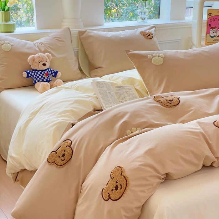 91家纺网 家纺一手货源 找家纺 锦觅家纺  2025新款奶油小清新毛巾绣全棉纯棉四件套-风格一（专版散花必须控价） 萌趣小熊